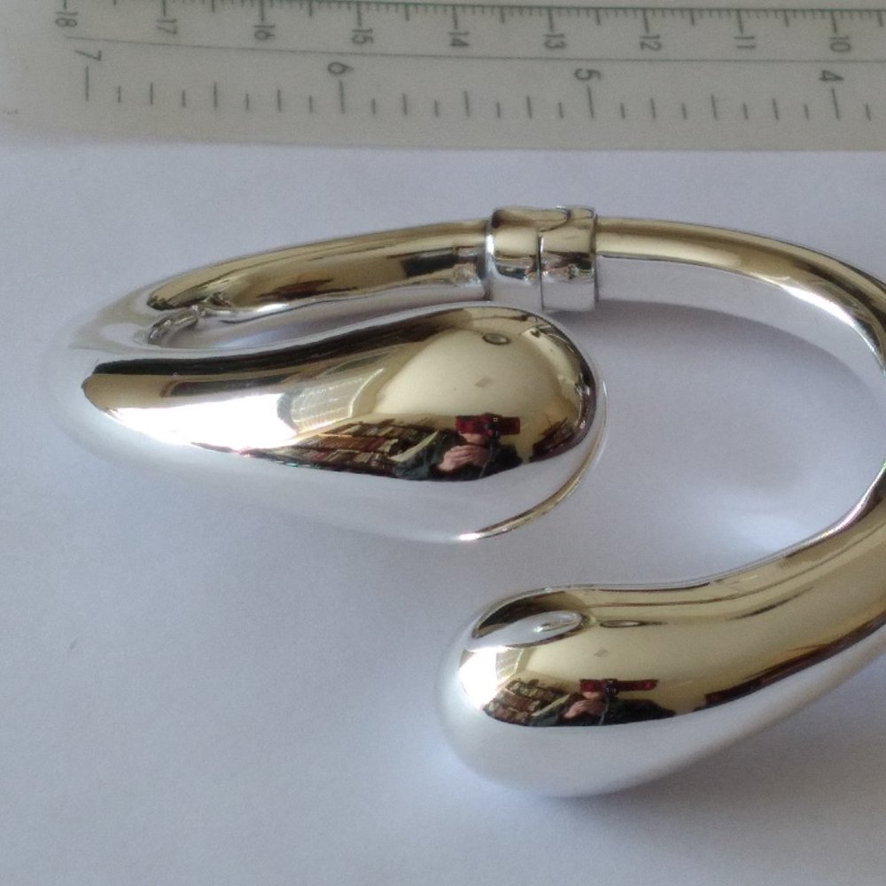 Contemporary Designer Inspired 925 Sterling Silver Hinged Bangle Bracelet